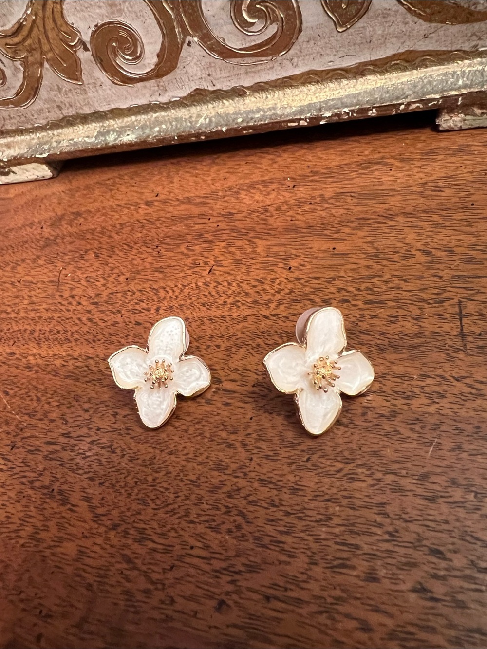 White Enamel Floral Stud Earrings with Gold Accents NWT